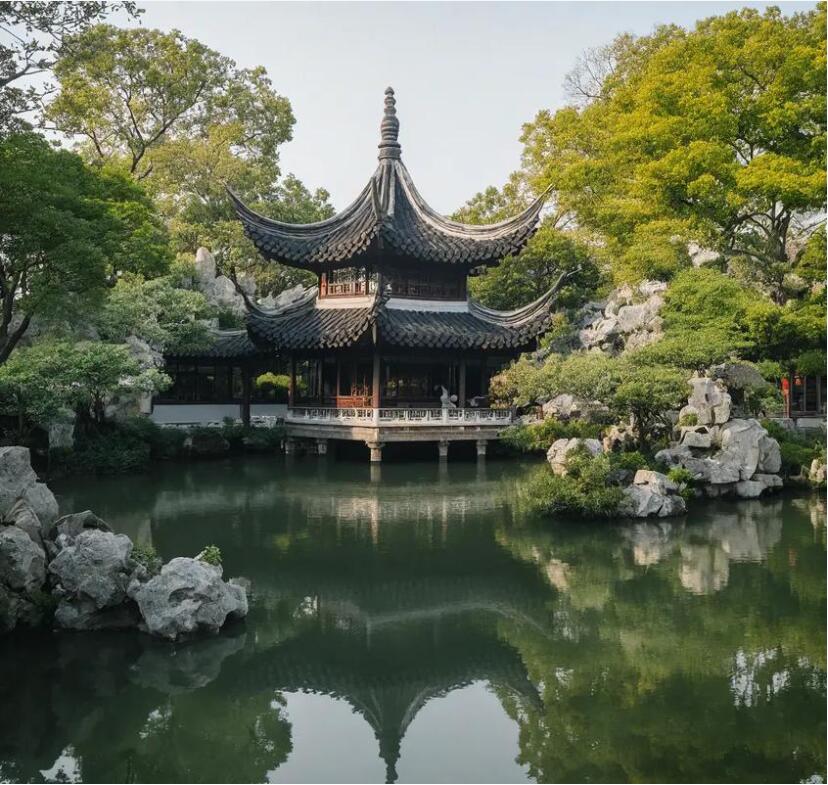 石龙区倾城餐饮有限公司